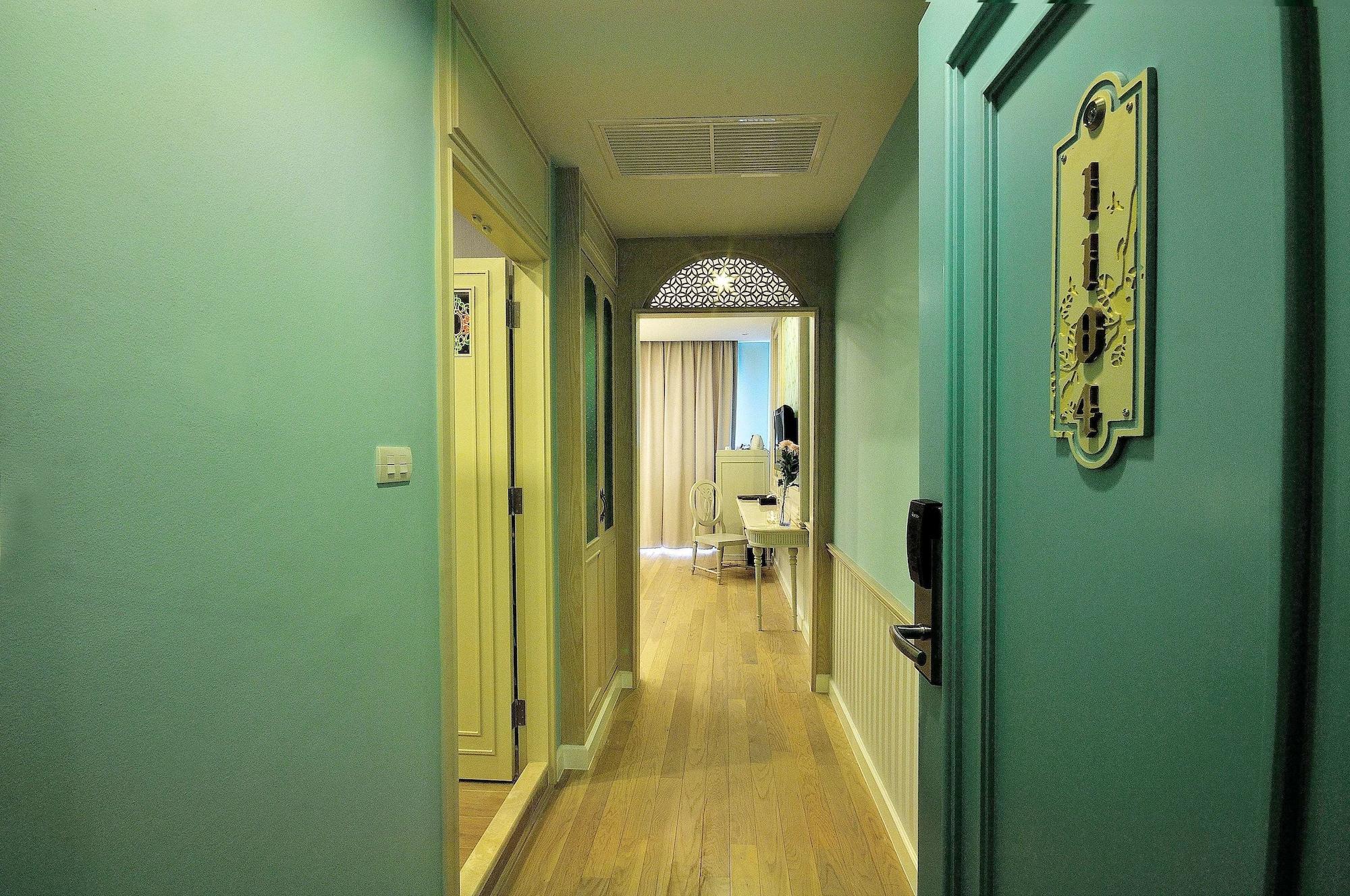 La Petite Salil Sukhumvit 11 Hotel Bangkok Ngoại thất bức ảnh